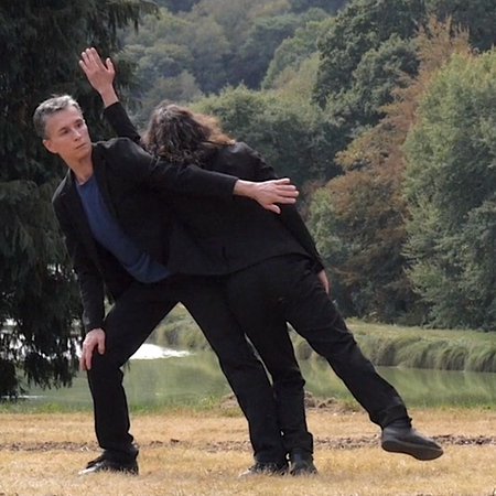 Micouin Cadarec dansant dos à dos