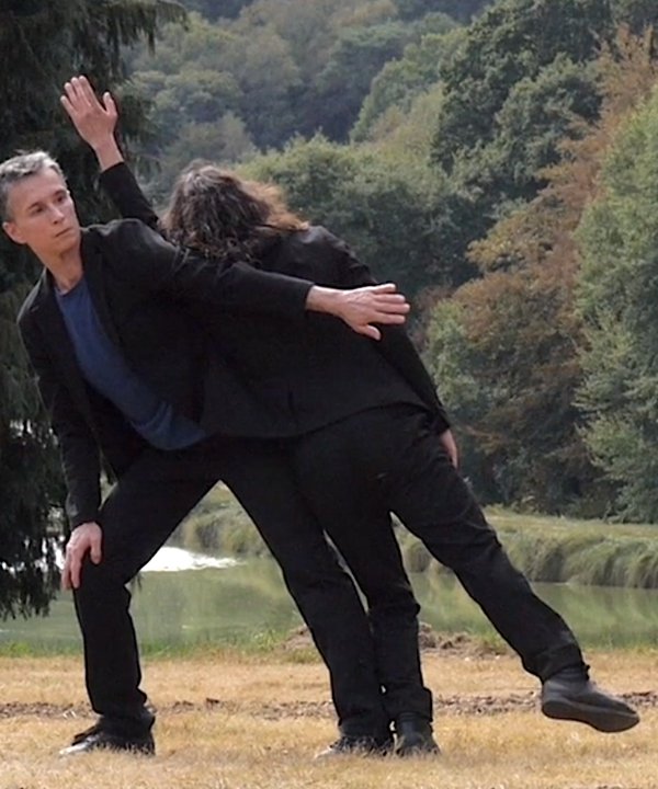 Micouin Cadarec dansant dos à dos