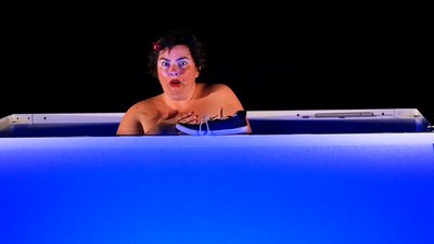 Miniature - Fille et soie