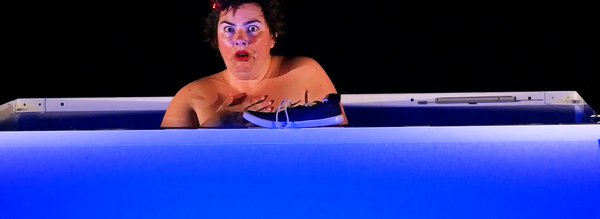 Miniature - Fille et soie