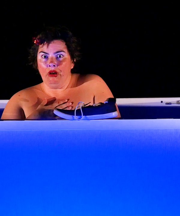 Miniature - Fille et soie