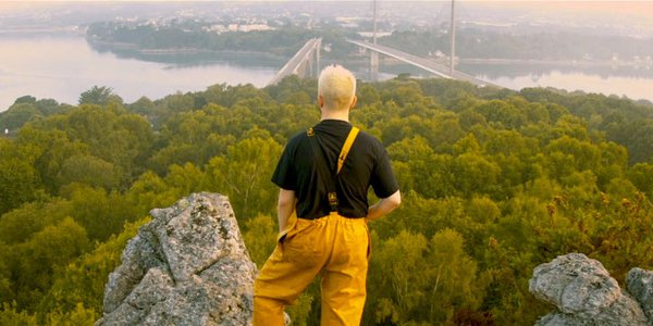 Clip Gak pecheur face au paysage