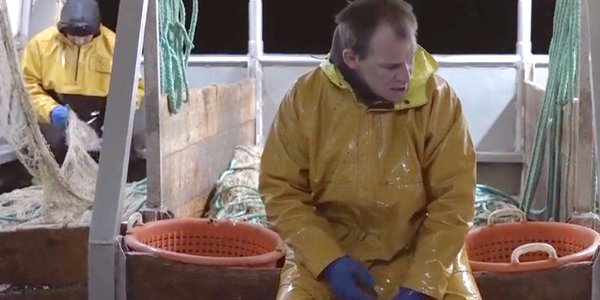 Pecheur assis - Le bateau de mon pere