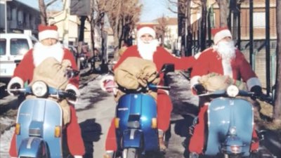 Pere noel en scooter