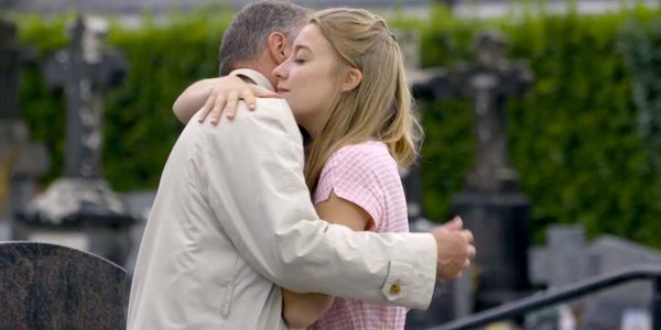 Petit Michel dans les bras de sa mère