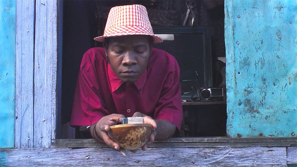 Romeo Fenetre Salon Coiffure Nofinofy