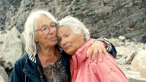 soeurs dans les bras en pleurs