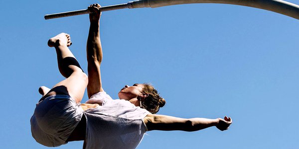 Tient l'agres par la main Chloe Moglia cover