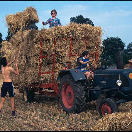 Tracteur charge de paille Expo Madeleine de Sinety.jpg