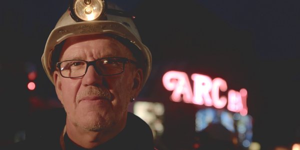 Un mineur pendant la fete de la sainte barbe - Le pays remanent