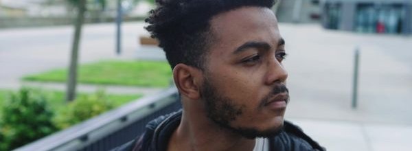 Uyêshi, vivre - cover