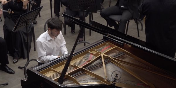 Adrian joue dans un orchestre - le prélude d adrian