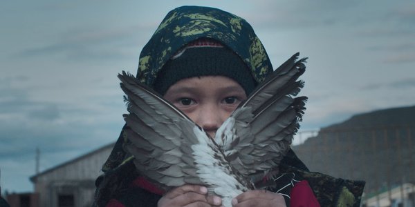 ailes d'oiseaux et enfant Tchouktches Piblokto