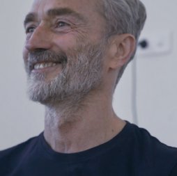 Angelin Preljocaj qui sourit avec les dents - Danser sa peine