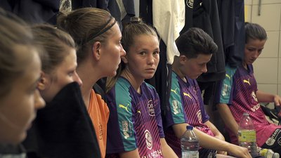 Joueuses dans le vestiaire sport de fille