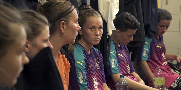 Joueuses dans le vestiaire sport de fille