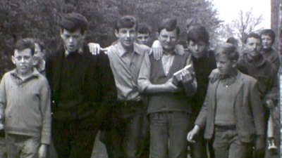 bande de gars noir et blanc