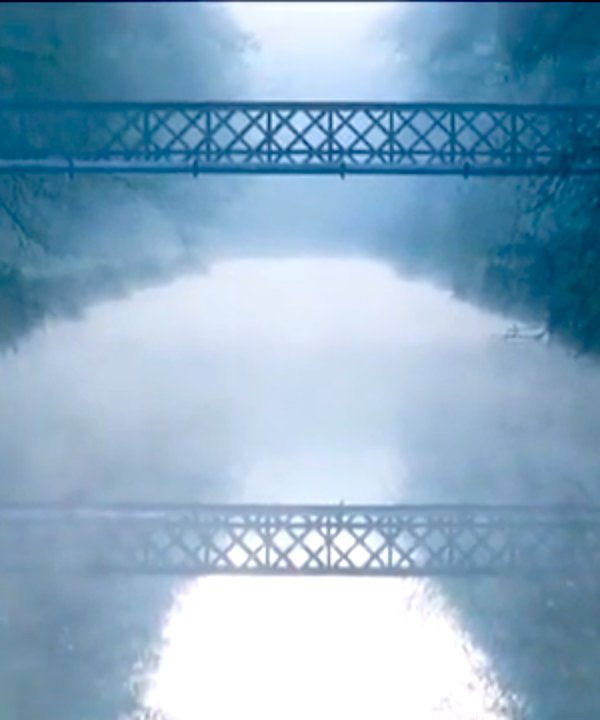 Canal de Nantes à Brest reflet pont dans la brume