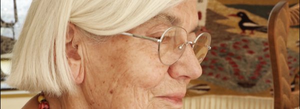 Clotilde lunettes cheveux blancs Mellionnec 2020