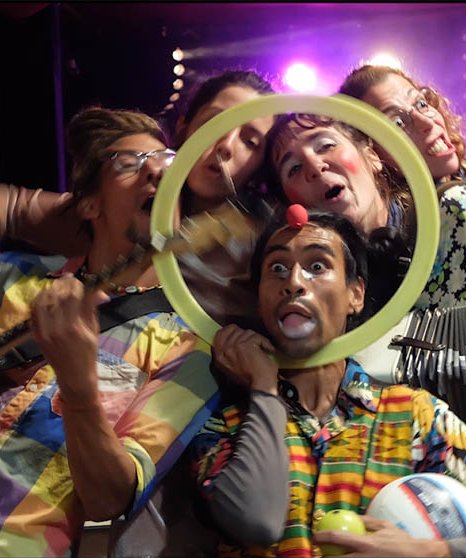 clowns dans cercle cover