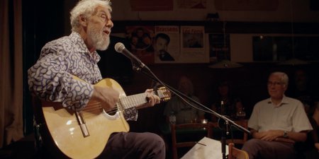 concert dans un petit bar belge servat