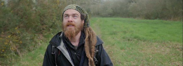 cyril les murs regarde le ciel