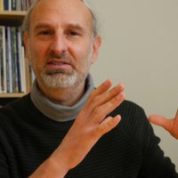 Dan Acher explique gestuelle mains