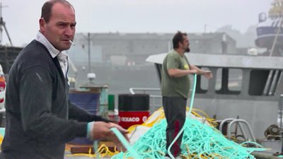 Pêcheurs démêlent des bouts - Wait & sea
