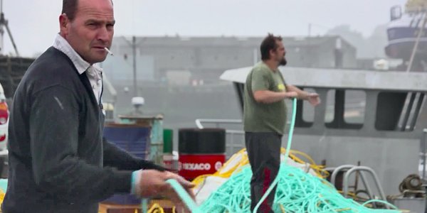 Pêcheurs démêlent des bouts - Wait & sea