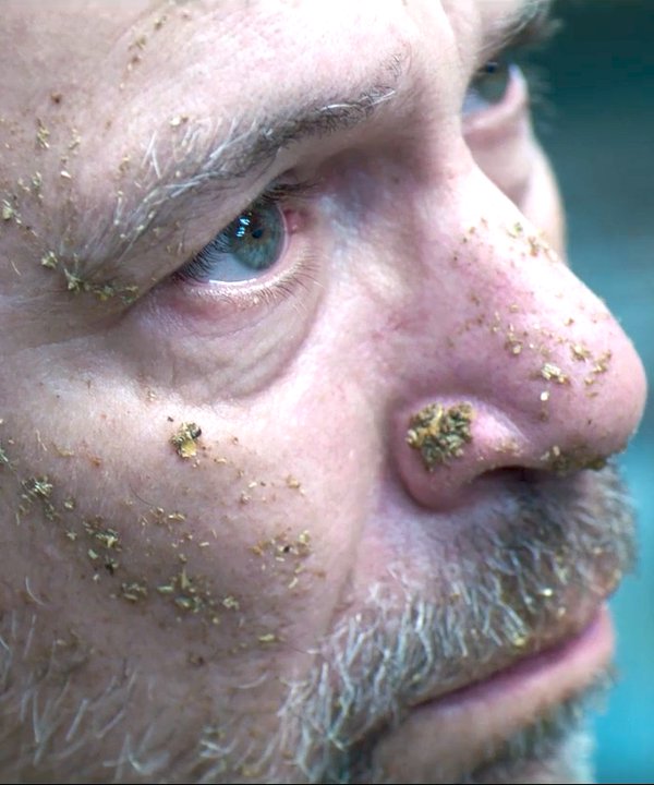 Philippe Torreton regard déterminé - en sortir