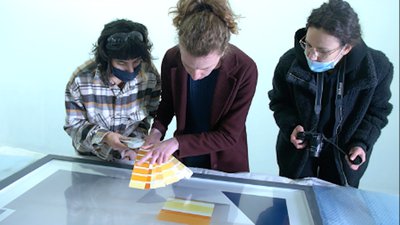 eleves penchées sur tableau lynne cohen troubles