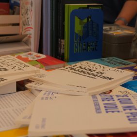 Étale de livres - assises 2024 gabarit