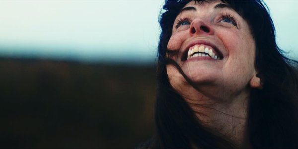 femme au grand sourire ar spilhenn