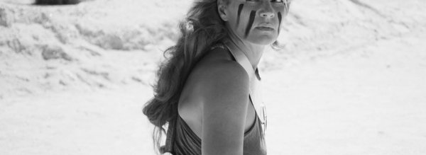 Femme maquillée et déguisée - Why the robots