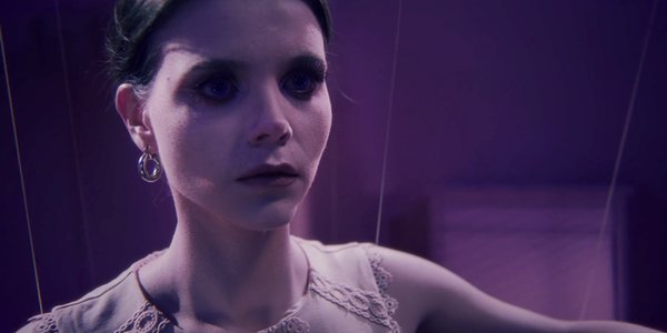 Femme marionnette perdue - clip Broken Back