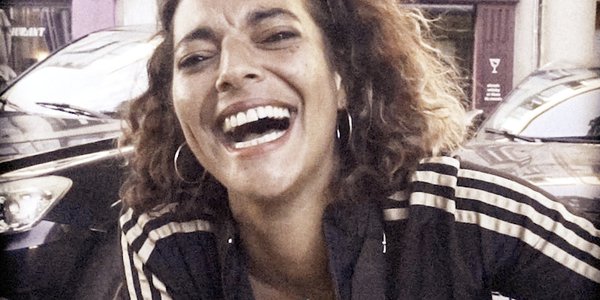 femme qui éclate de rire - Guéringrade