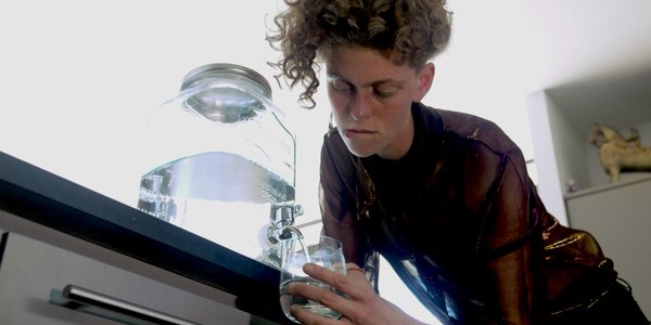 femme eau - le verre tendre