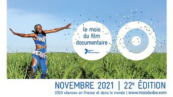 femme en bleu logo mois du doc