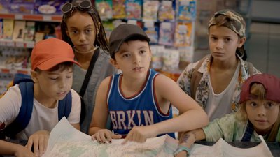 groupe d'enfants avec carte - the big kaboom