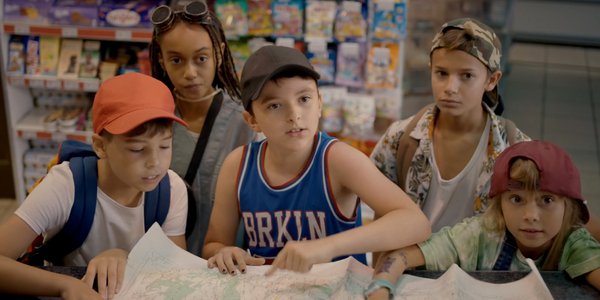 groupe d'enfants avec carte - the big kaboom