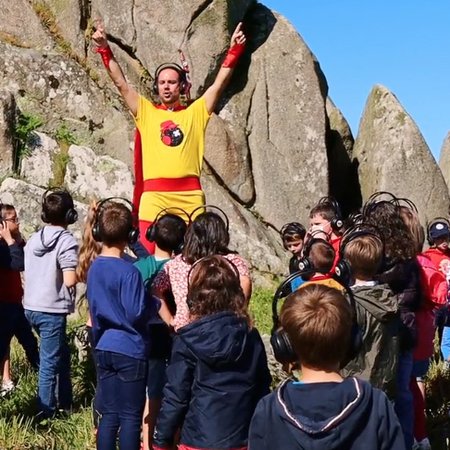 groupe enfant et animateur - la grande fabrique
