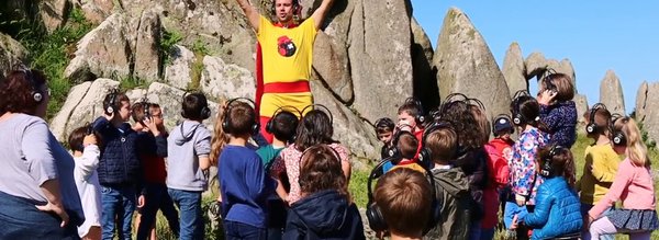 groupe enfant et animateur - la grande fabrique