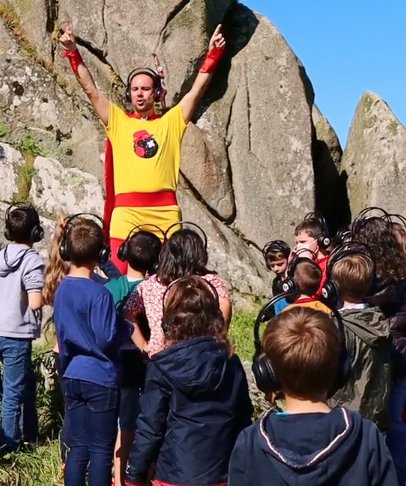 groupe enfant et animateur - la grande fabrique