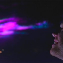 Homme fasciné par boréalis - Dan Acher