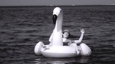 homme sur une bouée cygne - miracles