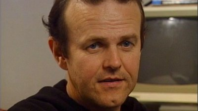 Jacques Pellen portrait le grand avec une guitare