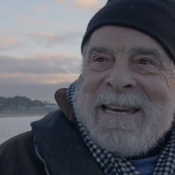 Jacques Weber content avec son bonnet
