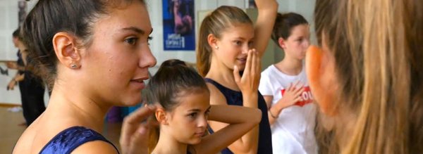 Jeunes danseuses en master class