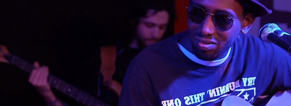 joue dans un bar - Tom d ici et d ailleurs