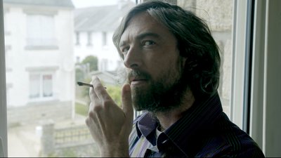 kaou fume une cigarette krogit